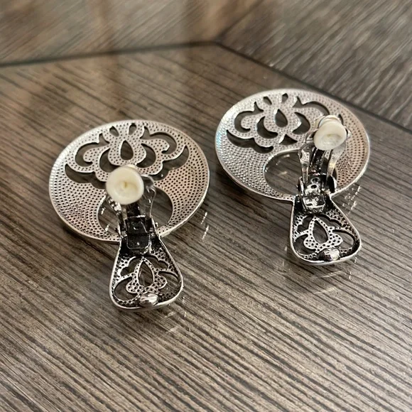 Vintage Silver-tone Door Knocker Clip Earrings, Floral Design - Picture 6 of 13